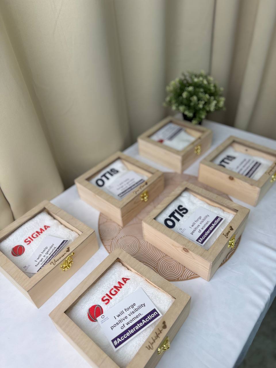 Corporate Gift Set Face Towel with Wooden Box MOQ 10set