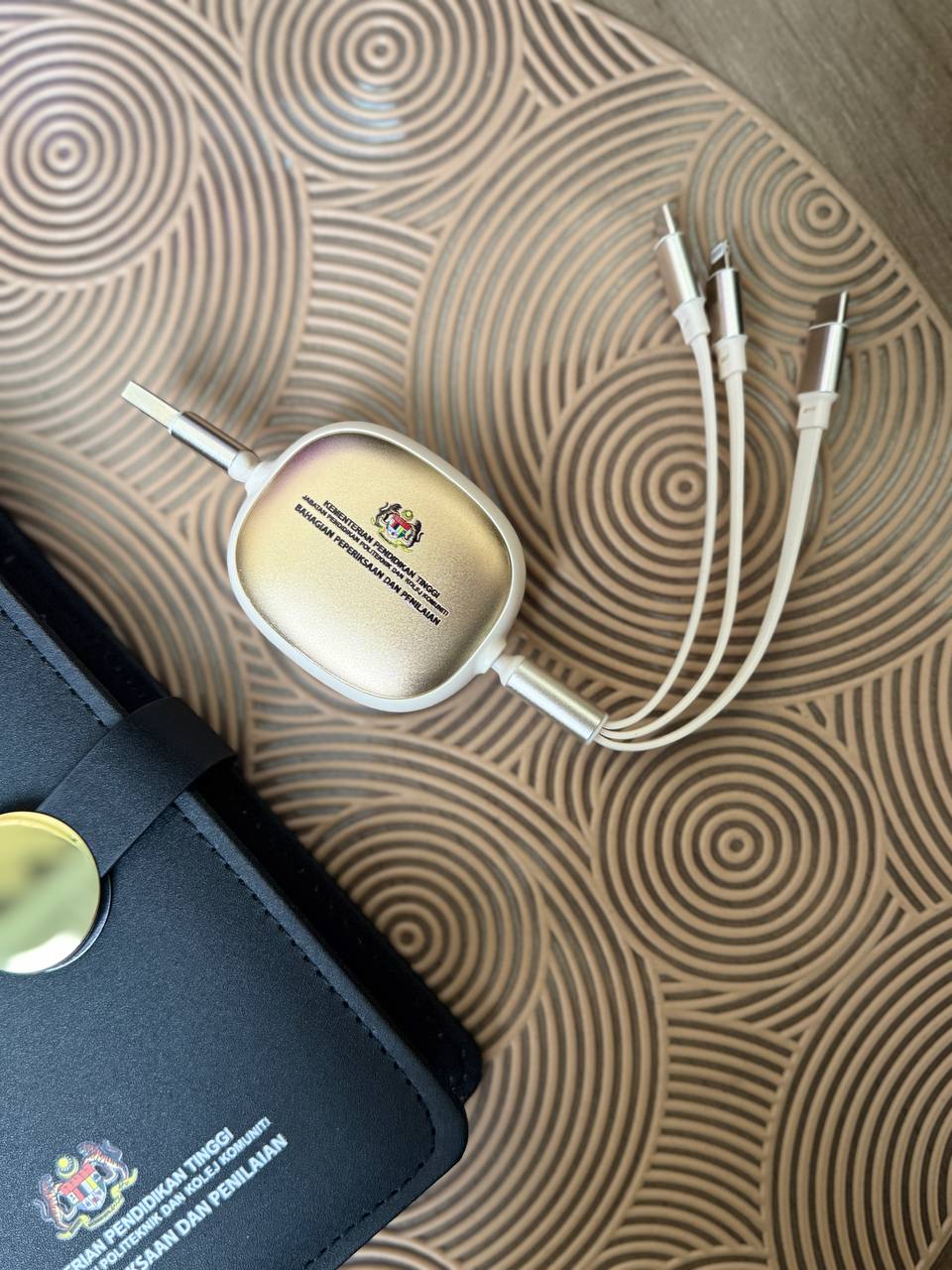 Custom Corporate Gift Set Notebook, tumbdrive and USB Port