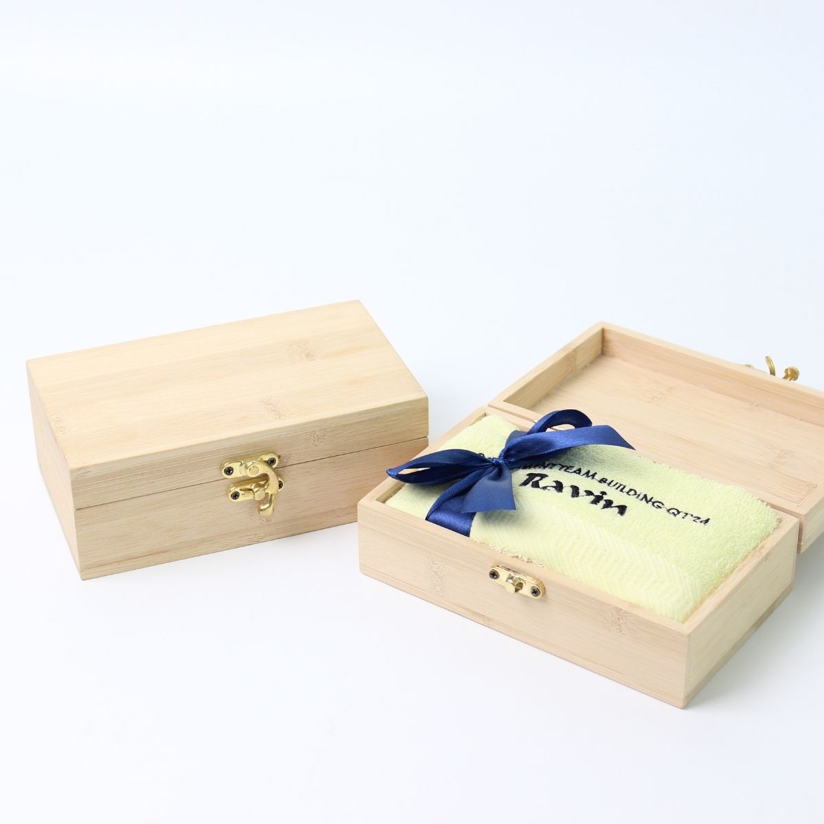 Personalised gift set face towel with wooden box