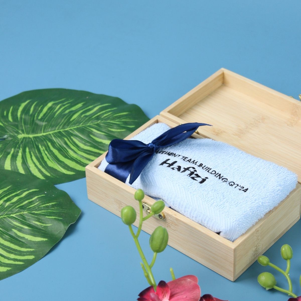 Personalised gift set face towel with wooden box